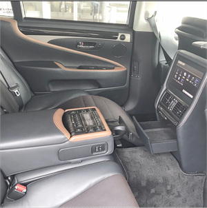 レクサスタクシー 車内